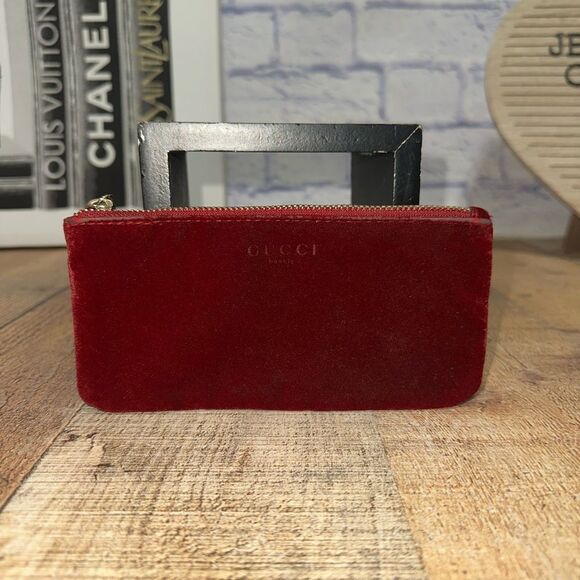 Gucci Red Velvet Beauty Pouch - Picture 1 of 10